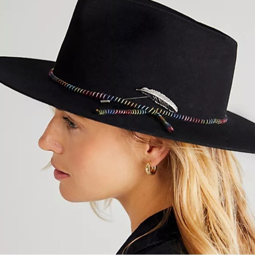 Free people faith feather hat Vaughn & Co black new without tags